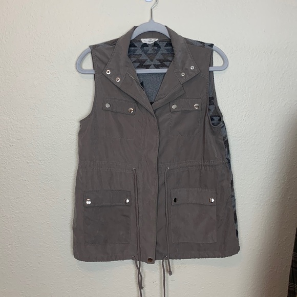 entro Jackets & Blazers - Entro Aztec print vest